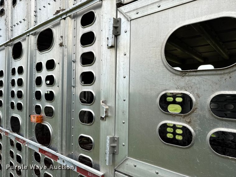 image for item ET6112 2015 Wilson Trailer Co. PSDCL-402 livestock trailer