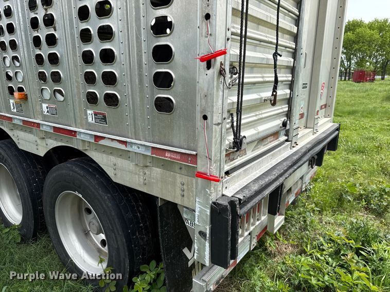 image for item ET6112 2015 Wilson Trailer Co. PSDCL-402 livestock trailer