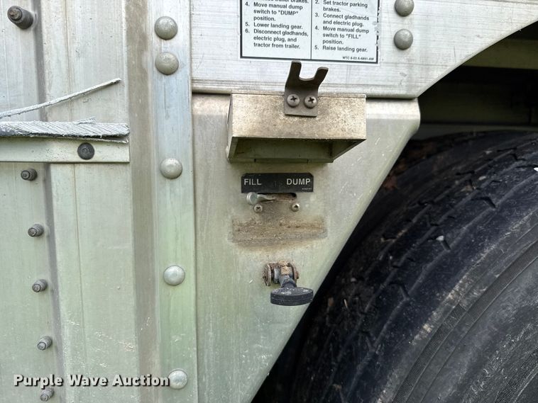 image for item ET6112 2015 Wilson Trailer Co. PSDCL-402 livestock trailer
