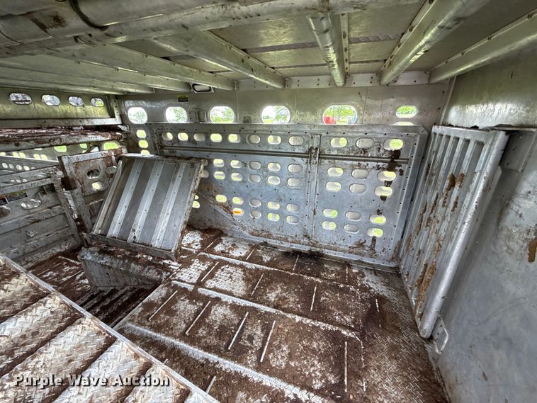 image for item ET6112 2015 Wilson Trailer Co. PSDCL-402 livestock trailer