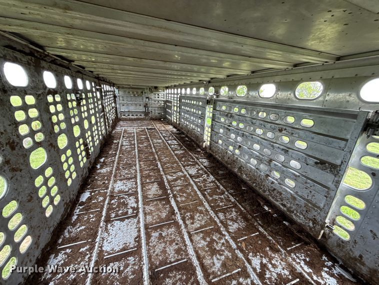 image for item ET6112 2015 Wilson Trailer Co. PSDCL-402 livestock trailer