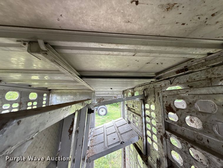 image for item ET6112 2015 Wilson Trailer Co. PSDCL-402 livestock trailer