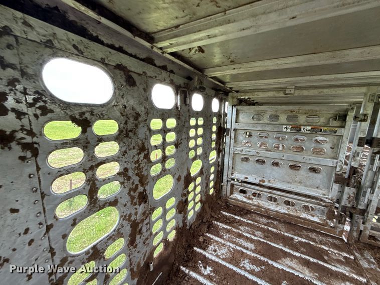 image for item ET6112 2015 Wilson Trailer Co. PSDCL-402 livestock trailer