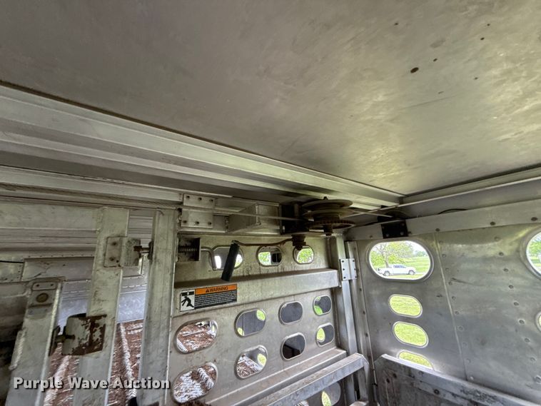 image for item ET6112 2015 Wilson Trailer Co. PSDCL-402 livestock trailer