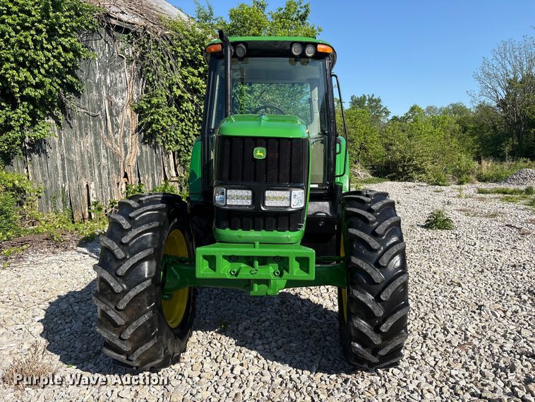 image for item EU0556 2006 John Deere 7320 MFWD tractor