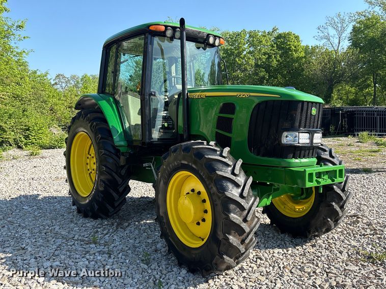 image for item EU0556 2006 John Deere 7320 MFWD tractor