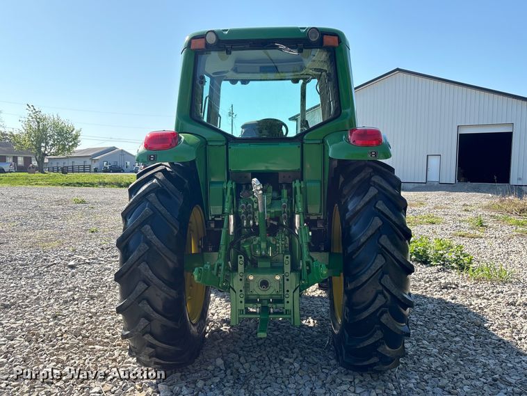 image for item EU0556 2006 John Deere 7320 MFWD tractor