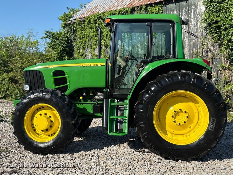 image for item EU0556 2006 John Deere 7320 MFWD tractor