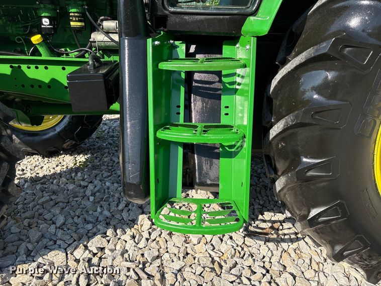 image for item EU0556 2006 John Deere 7320 MFWD tractor