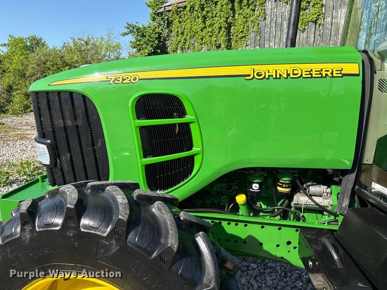 image for item EU0556 2006 John Deere 7320 MFWD tractor