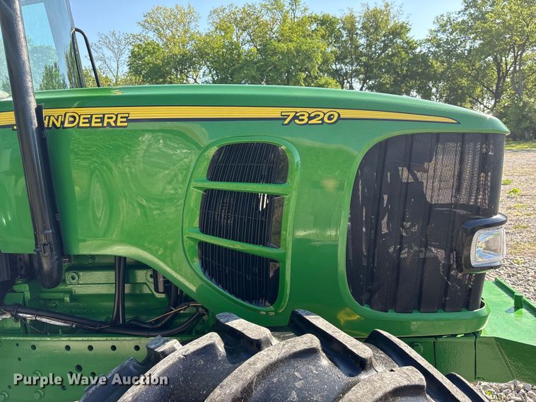 image for item EU0556 2006 John Deere 7320 MFWD tractor