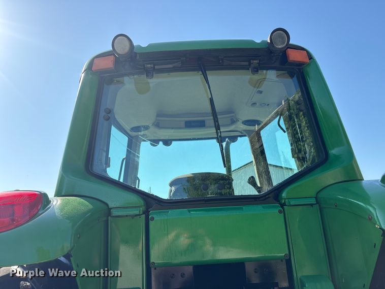 image for item EU0556 2006 John Deere 7320 MFWD tractor