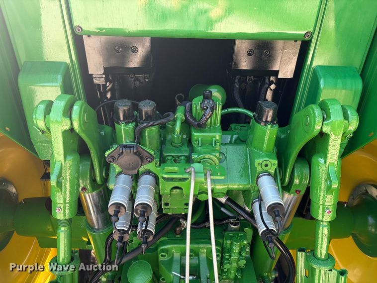image for item EU0556 2006 John Deere 7320 MFWD tractor