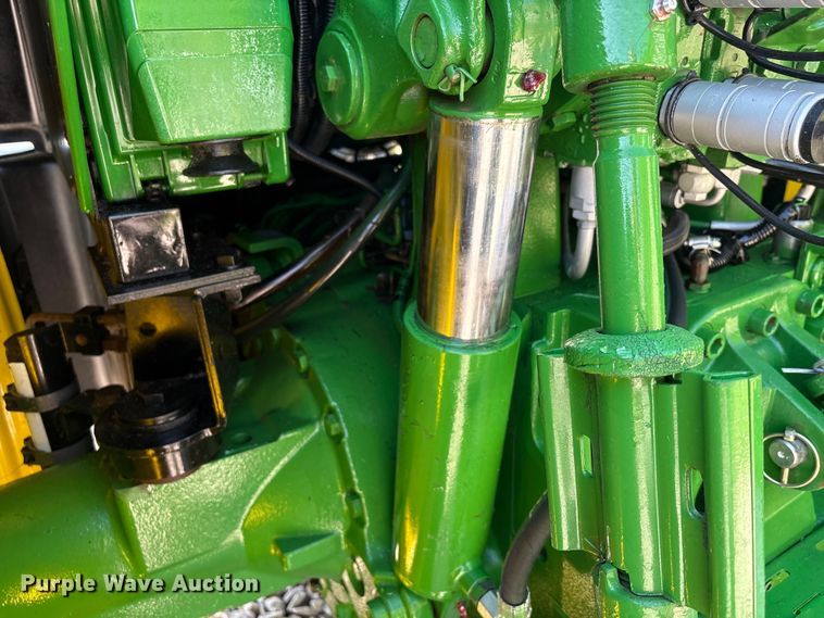 image for item EU0556 2006 John Deere 7320 MFWD tractor