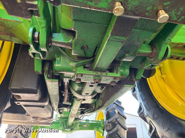 image for item EU0556 2006 John Deere 7320 MFWD tractor