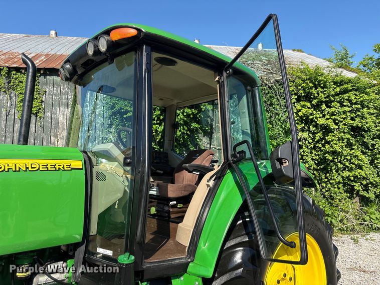 image for item EU0556 2006 John Deere 7320 MFWD tractor