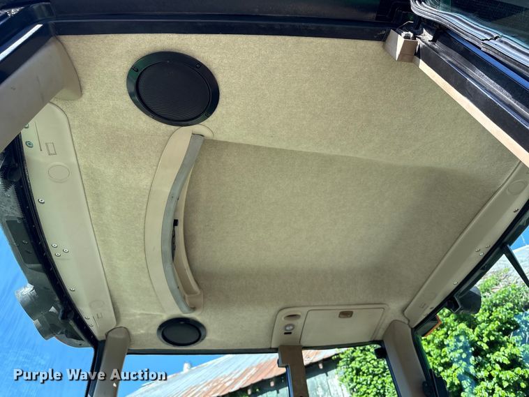 image for item EU0556 2006 John Deere 7320 MFWD tractor