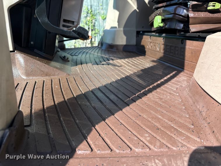 image for item EU0556 2006 John Deere 7320 MFWD tractor