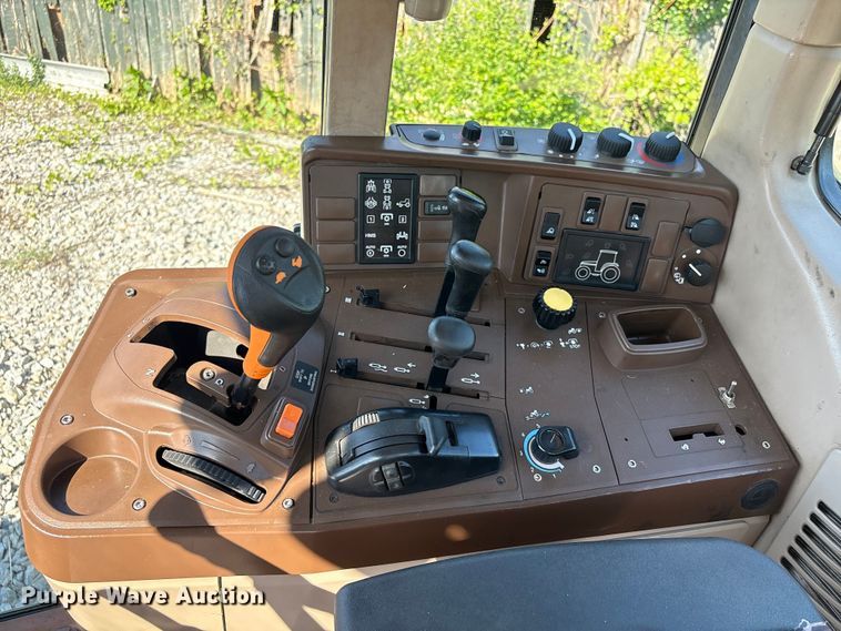 image for item EU0556 2006 John Deere 7320 MFWD tractor