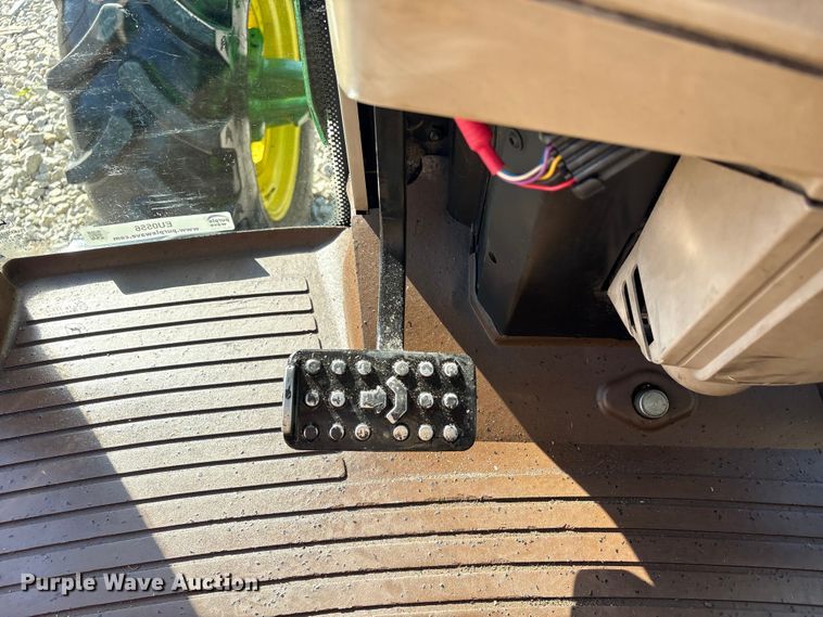 image for item EU0556 2006 John Deere 7320 MFWD tractor