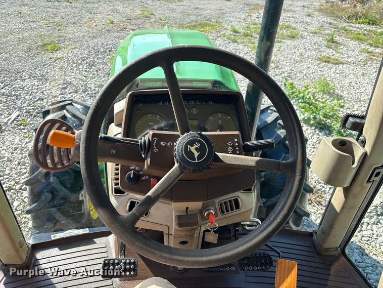 image for item EU0556 2006 John Deere 7320 MFWD tractor
