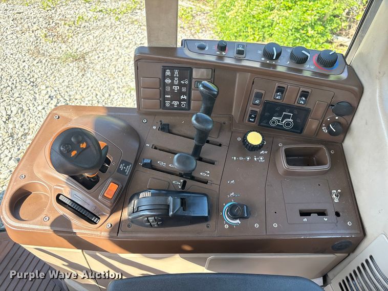 image for item EU0556 2006 John Deere 7320 MFWD tractor