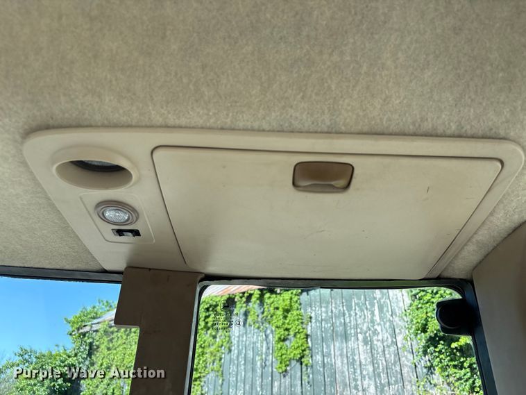 image for item EU0556 2006 John Deere 7320 MFWD tractor