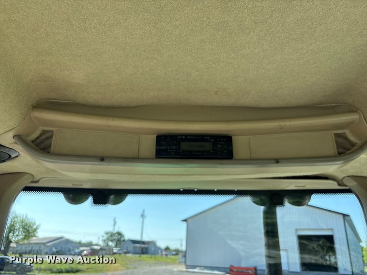 image for item EU0556 2006 John Deere 7320 MFWD tractor