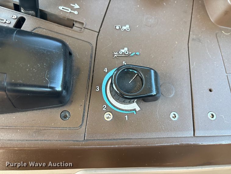 image for item EU0556 2006 John Deere 7320 MFWD tractor