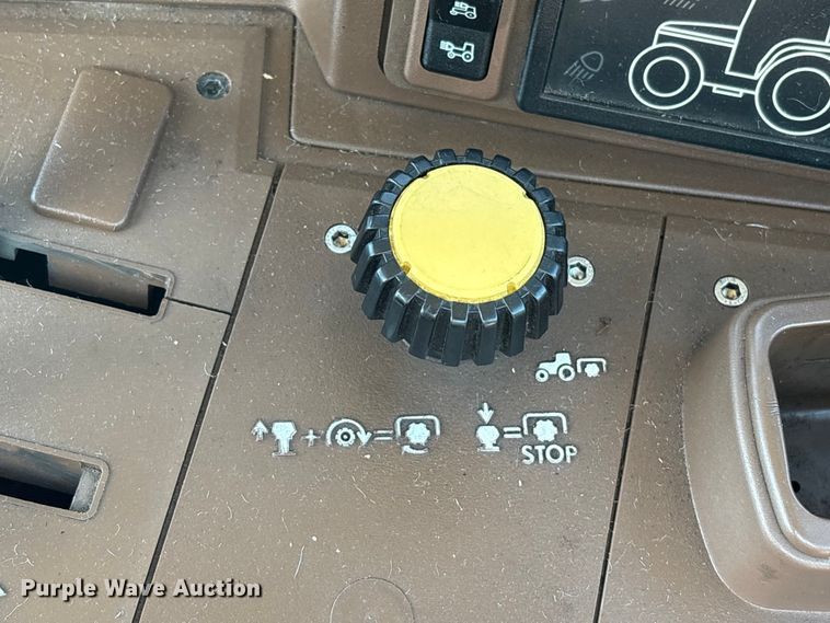 image for item EU0556 2006 John Deere 7320 MFWD tractor