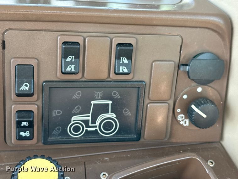 image for item EU0556 2006 John Deere 7320 MFWD tractor