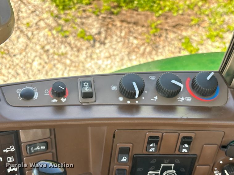 image for item EU0556 2006 John Deere 7320 MFWD tractor