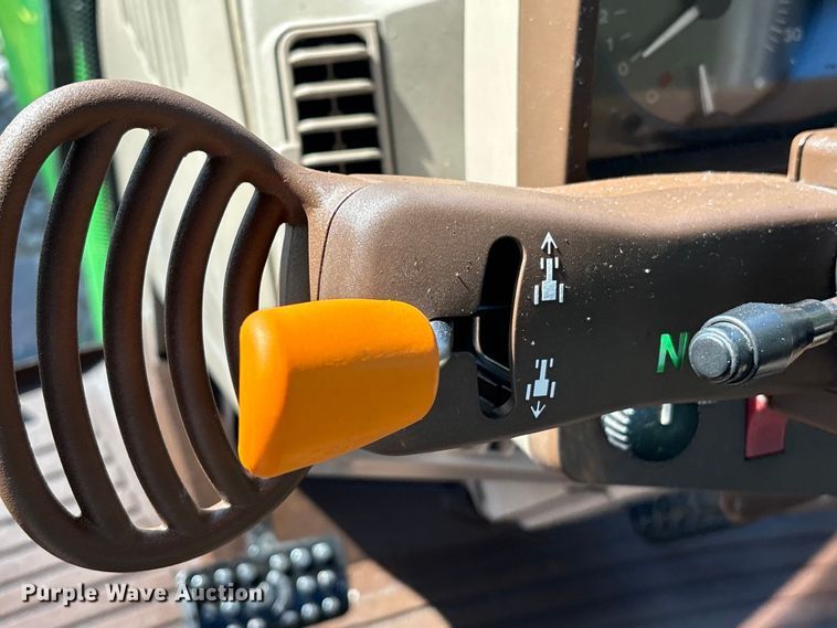 image for item EU0556 2006 John Deere 7320 MFWD tractor