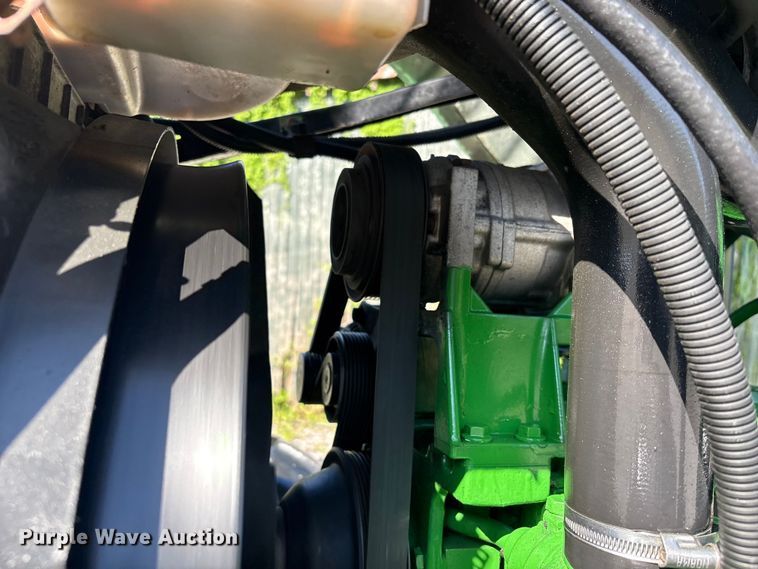 image for item EU0556 2006 John Deere 7320 MFWD tractor