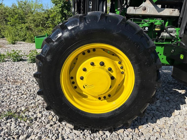 image for item EU0556 2006 John Deere 7320 MFWD tractor