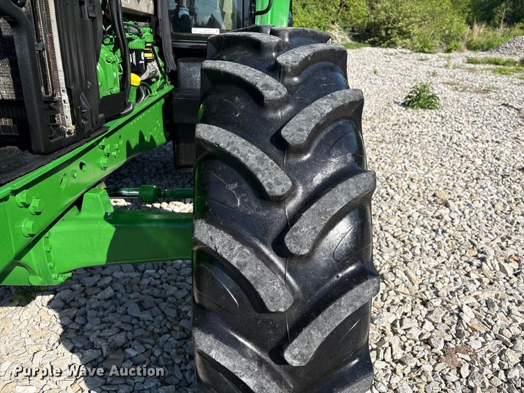 image for item EU0556 2006 John Deere 7320 MFWD tractor