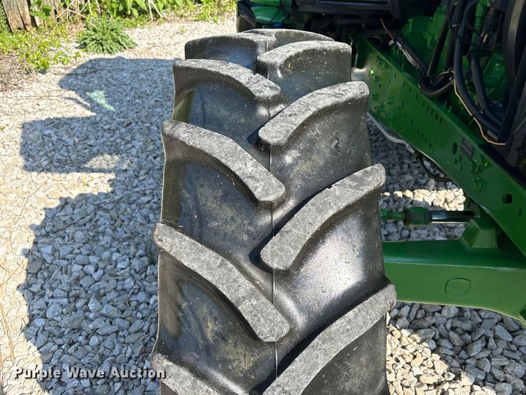 image for item EU0556 2006 John Deere 7320 MFWD tractor