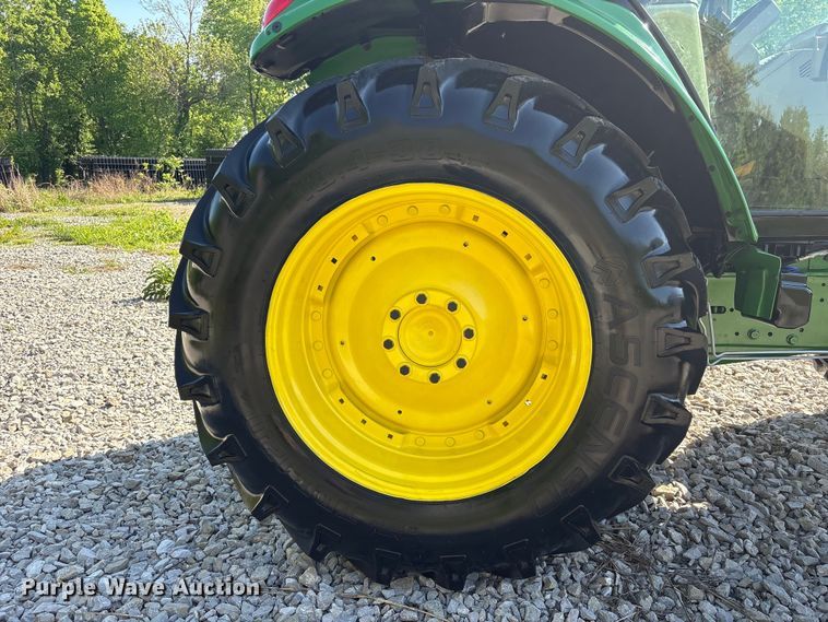 image for item EU0556 2006 John Deere 7320 MFWD tractor