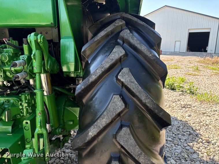 image for item EU0556 2006 John Deere 7320 MFWD tractor