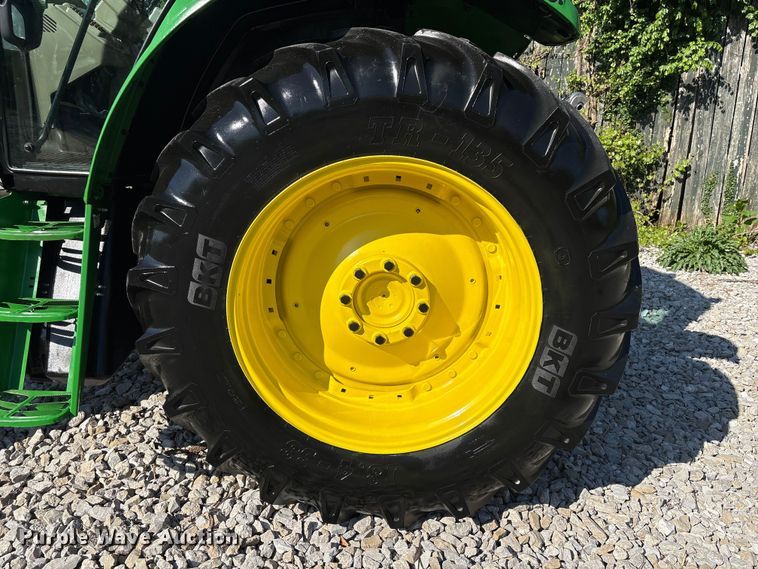 image for item EU0556 2006 John Deere 7320 MFWD tractor