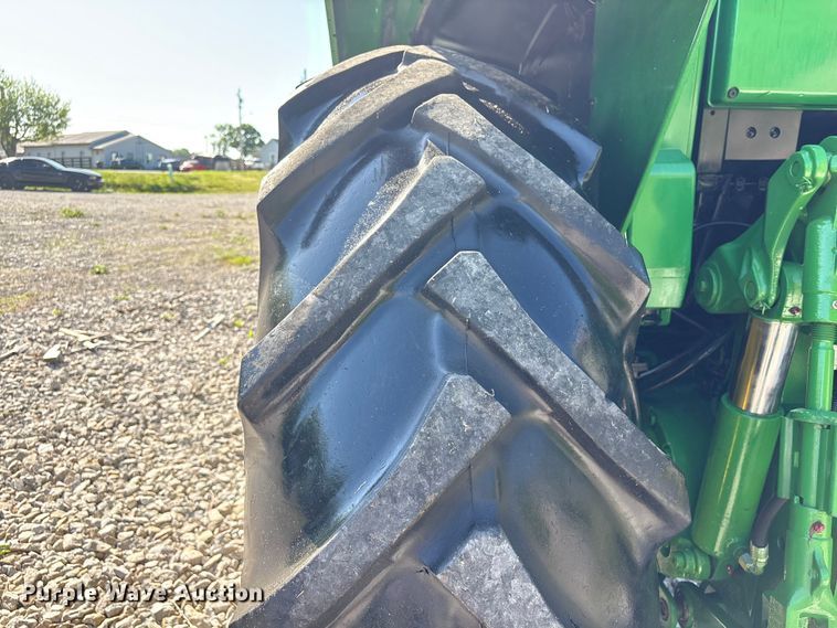 image for item EU0556 2006 John Deere 7320 MFWD tractor