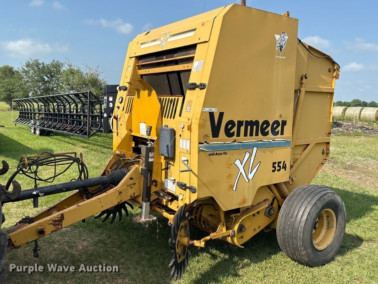 image for item EU0560 2001 Vermeer 554XL round baler