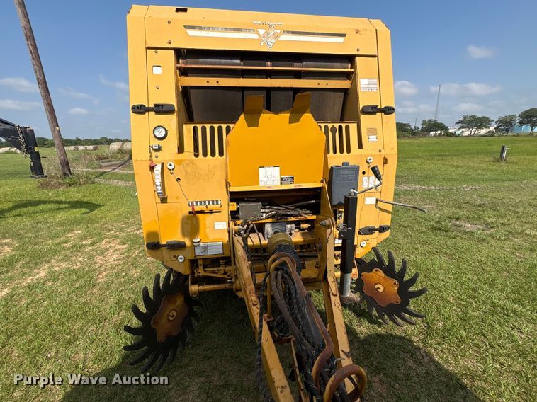 image for item EU0560 2001 Vermeer 554XL round baler