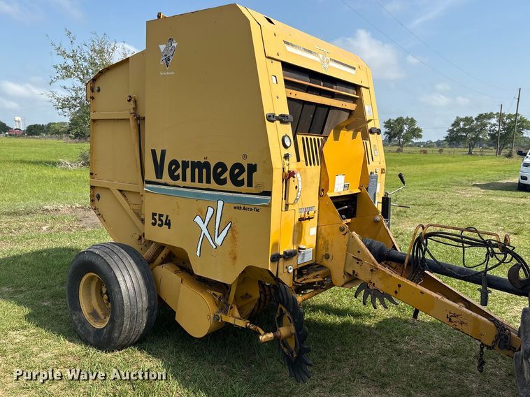 image for item EU0560 2001 Vermeer 554XL round baler