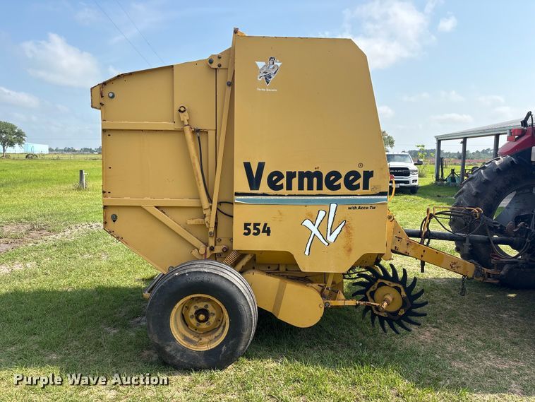 image for item EU0560 2001 Vermeer 554XL round baler