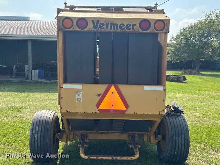 image for item EU0560 2001 Vermeer 554XL round baler