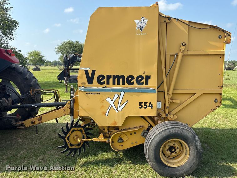 image for item EU0560 2001 Vermeer 554XL round baler