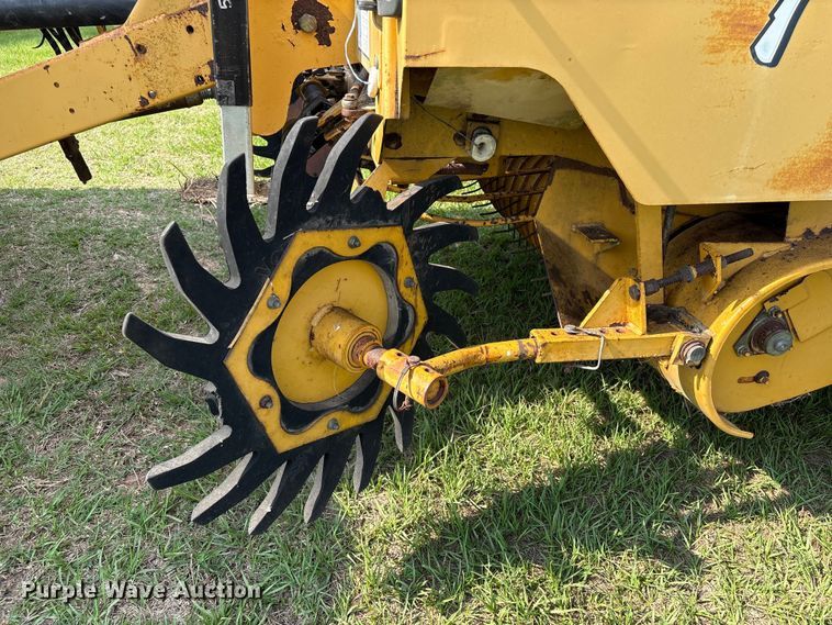image for item EU0560 2001 Vermeer 554XL round baler