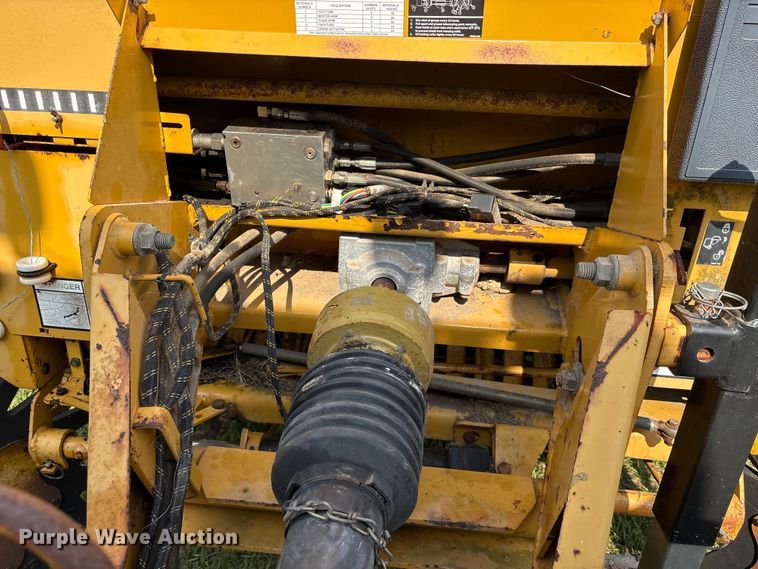 image for item EU0560 2001 Vermeer 554XL round baler