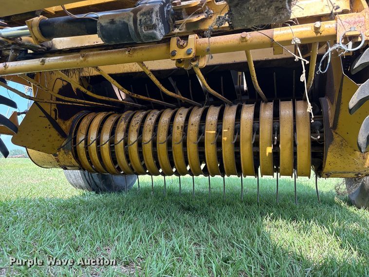 image for item EU0560 2001 Vermeer 554XL round baler